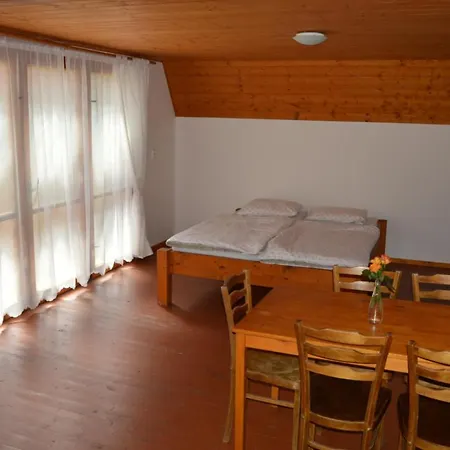 אכסניה Zvule Kunžak